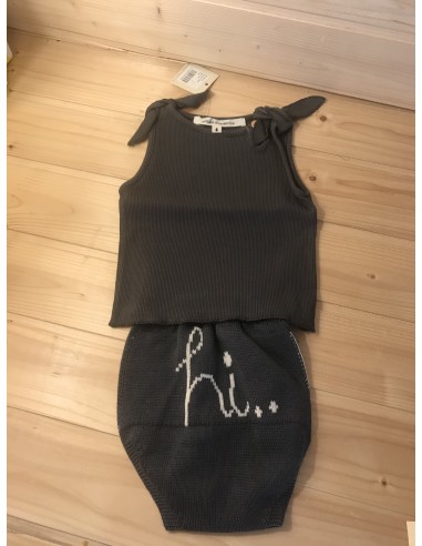 Canotta con nodi e culotte
