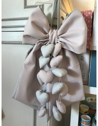 Fiocco con cuori pendenti