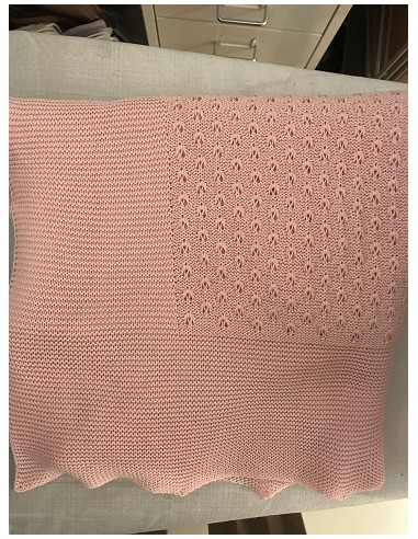 Coperta in cotone lavorata con balza
