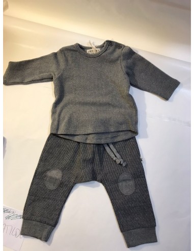 pantalone e maglioncino grigi