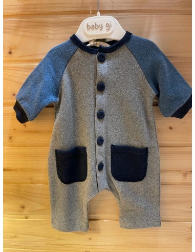 tuta in maglia grigia con tasche e...