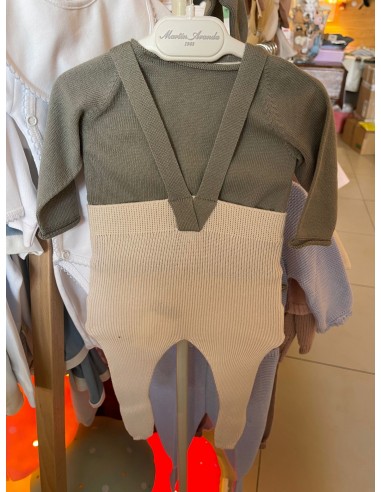 Spezzato con pantaloni con bretelle