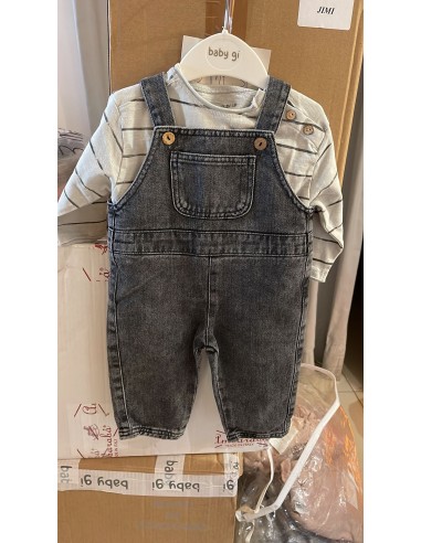 t shirt e salopette jeans