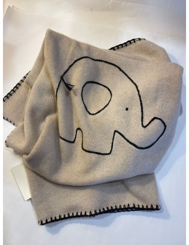 Coperta in lana ricamata a mano