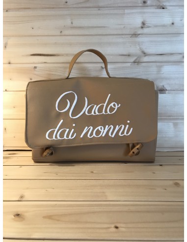 Borsa tracolla, vado dai nonni in...